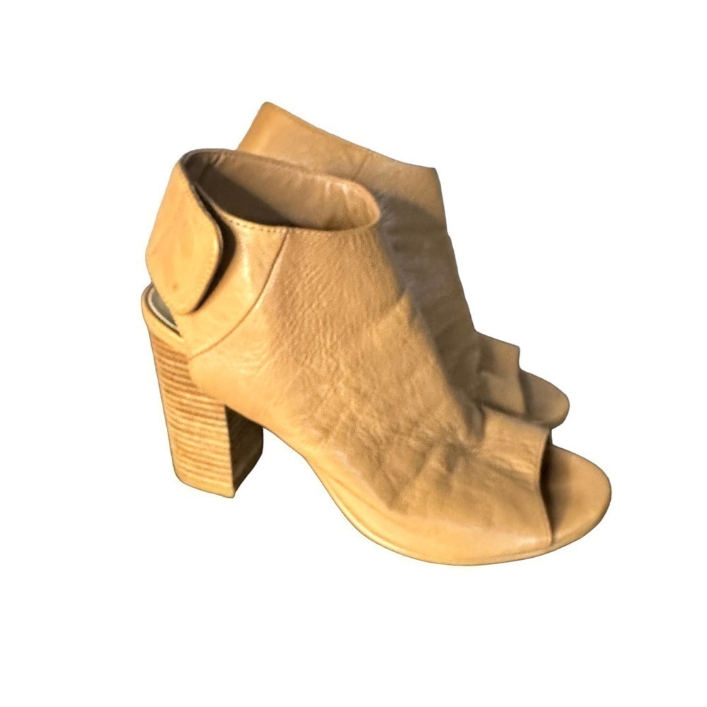 Crown Vintage Nude Open Toe Heels Size 6